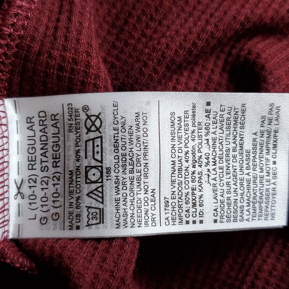 Old Navy maroon long sleeve with print & plain white long sleeve bundle - Picture 7 of 13